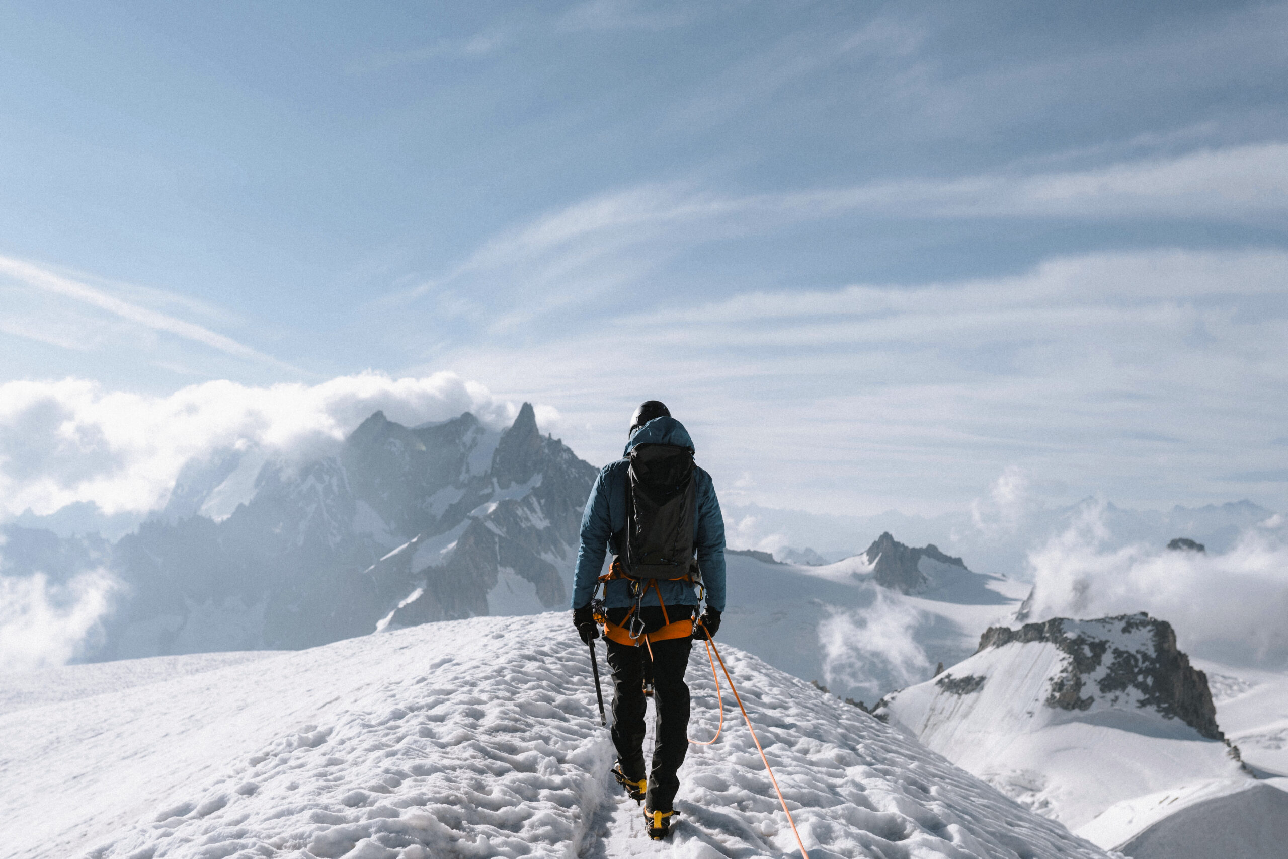 hiker-going-up-aiguille-du-midi